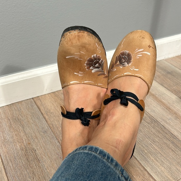 Painted Floral Leather Front Tie Clogs w black sole size 40 US 9 - Picture 4 of 17